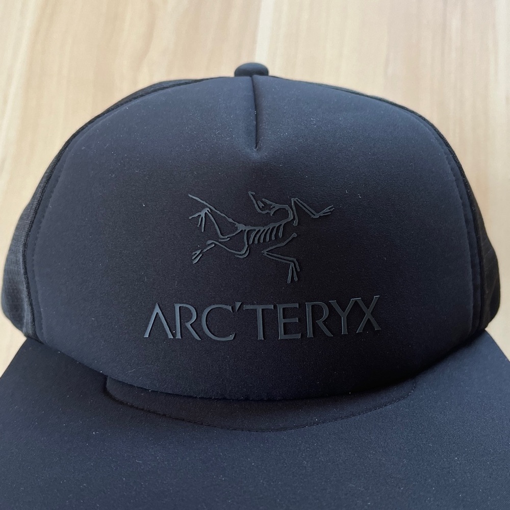 Arc'teryx Black Mesh Cap